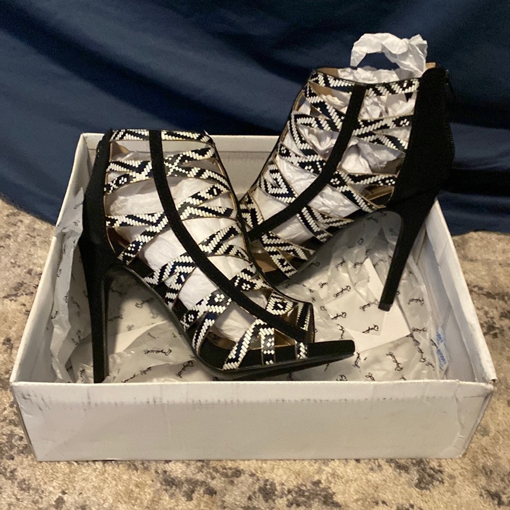Qupid size 8 heels